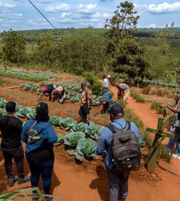 Visite de la Ferme du Lac par des participants de la réunion de l